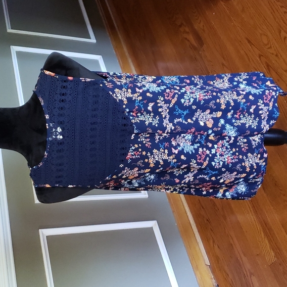 Flower Tank Top - Picture 3 of 8